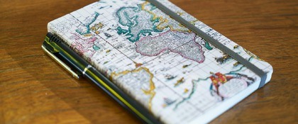 notitieboekje met wereldkaart als kaft